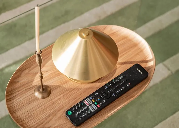 Freshly Renovated Next To Old Down アパート *