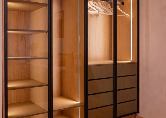 Freshly Renovated Next To Old Down タリン