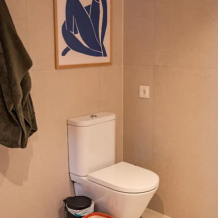 Freshly Renovated Next To Old Down Appartement *